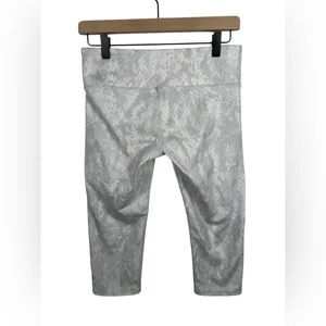 Alo Yoga Leggings Women’s‎ Small Gray White Python Print Cropped High Rise Yoga thumbnail 4