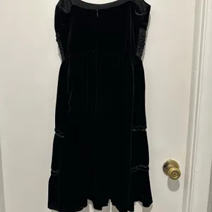 Stunning Black Velvet‎ Cocktail/Holiday Dress W/ Amazing Detail Size Large thumbnail 4