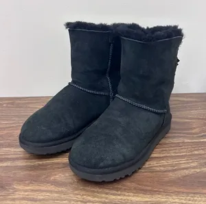 UGG Bailey Bow II Black Suede Sheepskin Boots Womens 7 1016225 Double Bows thumbnail 1