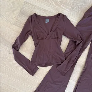 All for Mimi Workout Set Cross Front Top Scrunch Leggings Size XS Brown thumbnail 2