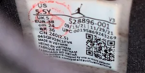 Air Jordan 11 Retro Low GS ‘72-10’ thumbnail 11
