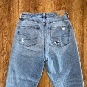 American Eagle Distressed Mom Jeans Size‎ 2 High Rise Stretch Waistband boho thumbnail 10