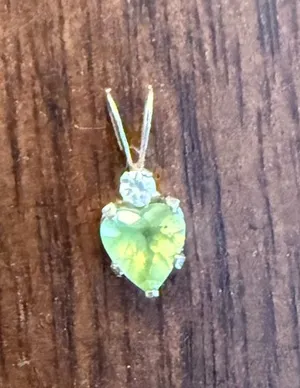Peridot necklace pendant from Kay Jewelers thumbnail 1