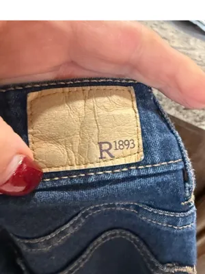 Black Skinny High-Rise Jeans — Sleek Everyday Fit thumbnail 6
