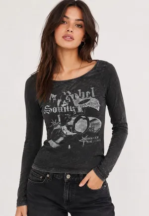 New Hollister Y2K Rebel South Brooklyn Graphic Long Sleeve Top Size XS thumbnail 1