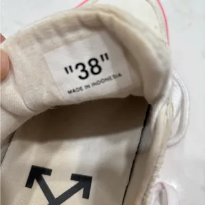 Off-White Sneakers thumbnail 5
