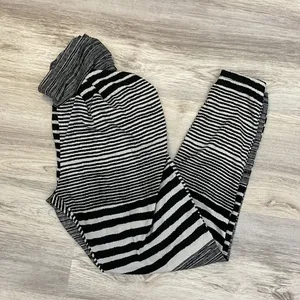 The Hanger Black & White Alternating Stripe Pattern Stretchy Pull On Pants M/L thumbnail 3