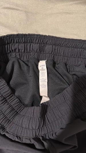 Lululemon Shorts Hotty Hot Low-Rise thumbnail 2