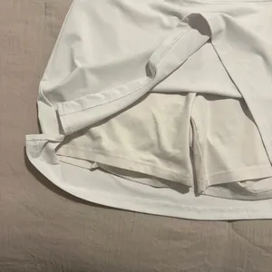 white workout skirt Size M thumbnail 3