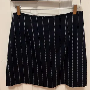 WOMEN'S COLLECTION thumbnail 3