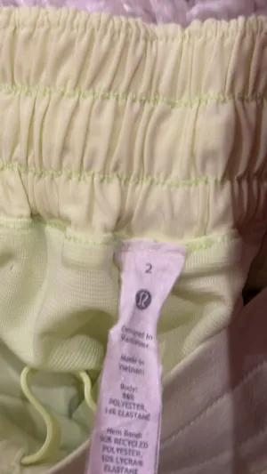 Lululemon Hotty Hot 4" Shorts Low-Rise 2 Lemongrass thumbnail 3