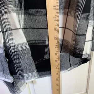 Old Navy The Boyfriend Shirt Womens M Black White Buffalo Plaid Flannel Tunic thumbnail 7