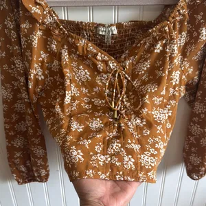 Brown and White Puff Sleeve Crop Blouse with Tie Front thumbnail 5