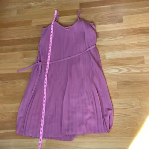 Abercrombie & Fitch Pleated Midi Dress Small Pink Sleeveless Flowy Tie Waist thumbnail 6