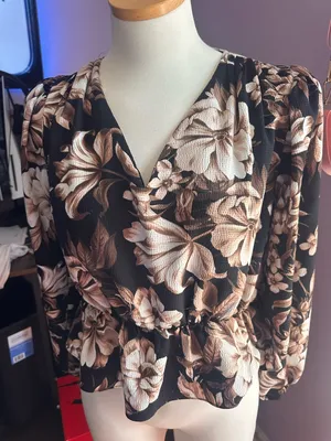 Express Black & Cream Floral V-Neck Puff-Sleeve Blouse thumbnail 1