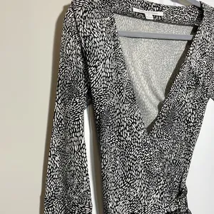 Diane Von Furstenberg Signature silk Wrap Dress in W&B pattern thumbnail 2