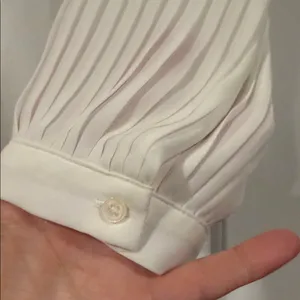 J. Crew White‎ Pleated Long-Sleeve Blouse medium thumbnail 5