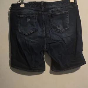 torrid Dark to Medium Wash Distressed Denim Bermuda Shorts thumbnail 7