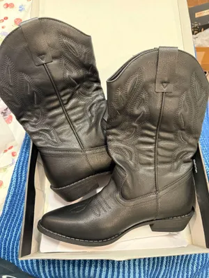Amazon Black Cowboy Boots thumbnail 1