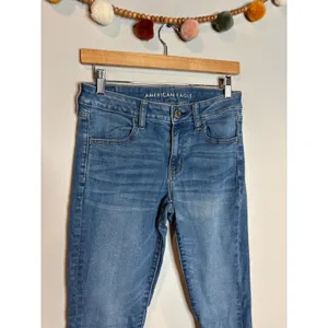 American Eagle medium wash Jegging jeans thumbnail 3