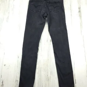 Levi’s Slimming Skinny Jeans Women’s Size 28 Black Stretch Denim Mid Rise thumbnail 2