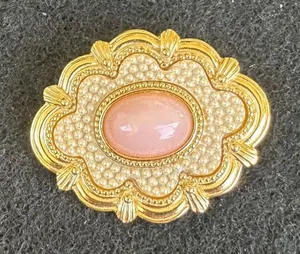 Vintage Gold Tone Pink Cabochon Faux Pearl Scalloped Edge Brooch pin EUC‎ thumbnail 1