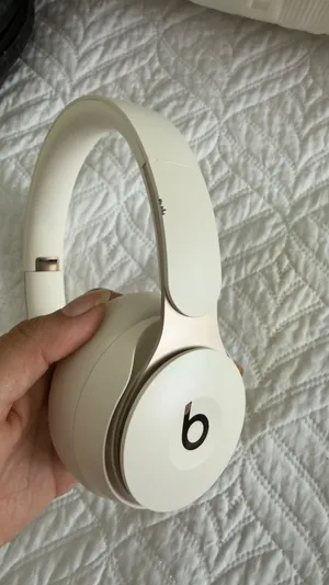 Beats Solo Pro Noise Cancelling Headphones thumbnail 5