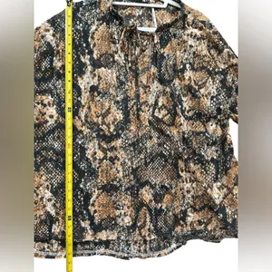 Free People Women’s Size‎ Large Out For The Night Snakeskin Print Blouse thumbnail 5