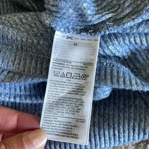 - GAP V-neck Top. Size Medium. Sky Blue‎ thumbnail 7