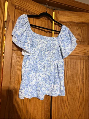 SHEIN Blue & White Floral Smocked Square Neck Blouse thumbnail 4