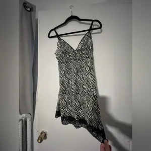 Victoria’s secret Vintage Y2K Zebra Print Slip Dress with Lace‎ Trim hem Size L thumbnail 7