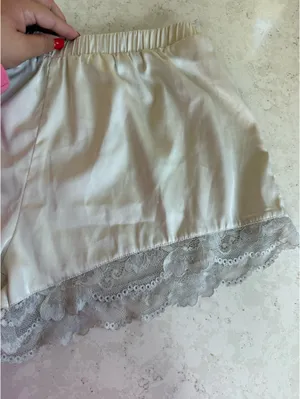 White Lace Shorts Forever 21 thumbnail 2
