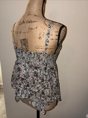 Floral Lace-Trim Camisole Tank Top in Sage Blue thumbnail 2