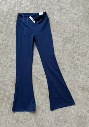 Victoria’s Secret Pink Navy blue flared leggings thumbnail 1