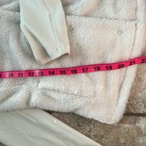 Alo Yoga Fleece Solstice Jacket in Natural White thumbnail 13