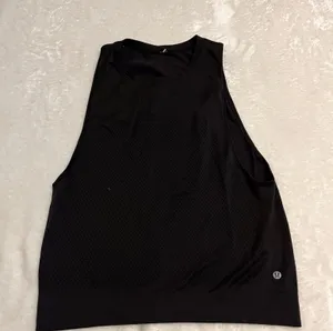 Lululemon Train To Be Muscle Tee Size 4/6 thumbnail 1