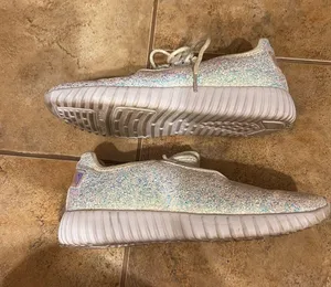 Women’s white glitter sneakers. Size 7 thumbnail 2