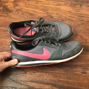 NIKE women’s athletic shoes sneakers size 10 eur 42 gray pink thumbnail 7