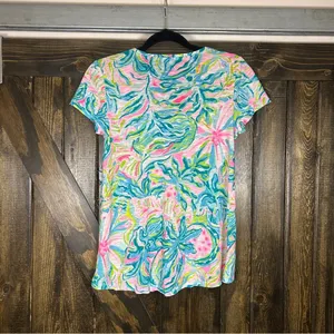 Lilly Pulitzer Etta V-neck Tee Women Size XS One in a Melon Print V-neck Beach thumbnail 2