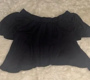 Go Couture Black Off-Shoulder Ruffle Crop Top NWOT. thumbnail 1