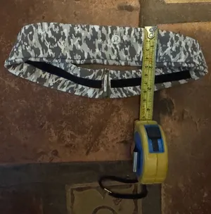 Lululemon headband thumbnail 3