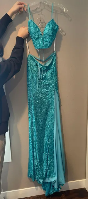 Prom Dresss thumbnail 1