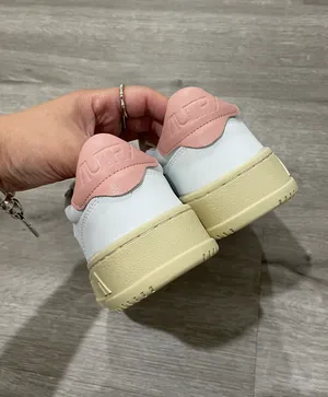 Autry Medalist White And Pink Low-Top Sneakers thumbnail 4