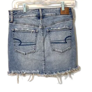 American Eagle Distressed Denim Mini Skirt Raw Hem Light Wash Size 4 thumbnail 7
