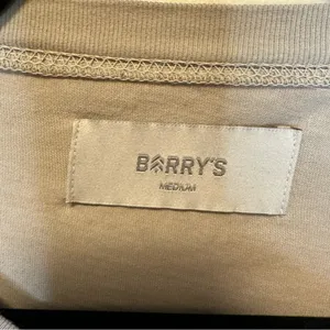 Barry’s Chevron Tshirt Tan Size M thumbnail 3
