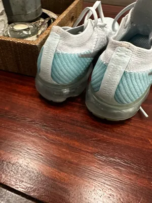Great Nike Air VaporMax Flyknit in a white/teal colorway size 10 for women thumbnail 9