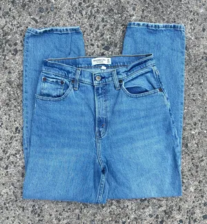 Abercrombie Ultra High-Rise Straight Jeans thumbnail 1