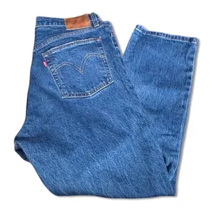 Levi’s 501 Original Fit Jeans 32 Inch Waist L26 Medium Wash Straight Leg Classic thumbnail 1