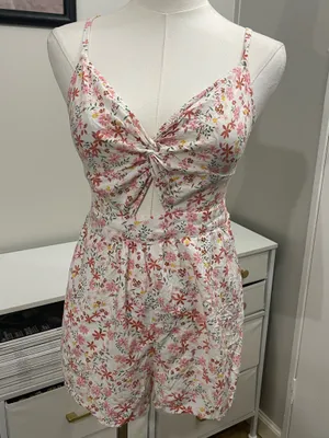 Aeropostale Floral Romper (M) thumbnail 1