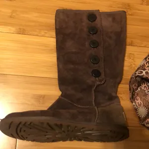 UGG Australia 3387 Lo Pro Button Fold Over Logo Boots Brown Sheepskin Size 6 thumbnail 4